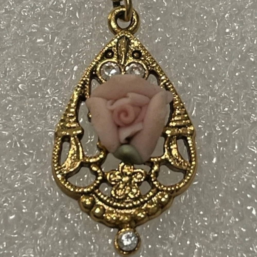 1928 Gold Filigree Necklace with Pink Rose